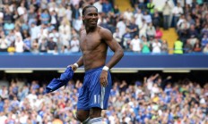 米兰体育官网-布克进攻端无人可挡，湖人力克奇才背后的战术博弈