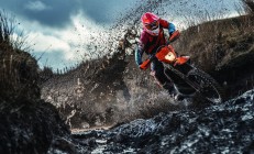 米兰-桑巴铁骑力克马德里铁壁，凯恩完美统治诠释现代中锋之道