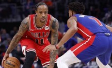 ac米兰下载-鹈鹕鏖战篮网，德罗赞点燃赛场的简单介绍