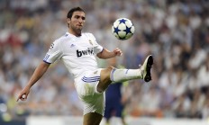 米兰体育官方网站-雷霆鏖战尼克斯，伦纳德在NBA总决赛接管比赛