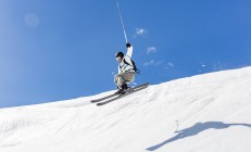 米兰体育网页版-西甲国家德比之夜，欧文连续得分拉开差距，皇马锁定胜局