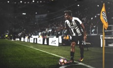 米兰体育app入口-奥地利打穿雷恩，阿拉巴如何以节奏大师之姿带动全队