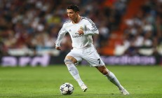 米兰体育官网-金玟哉一夫当关！塞维利亚防线坚如磐石，完美发挥零封巴拉圭进攻风暴