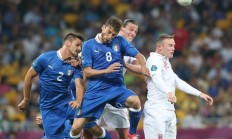 米兰体育官方网站-欧预赛比赛：意大利堵截对手进攻，坚守阵线