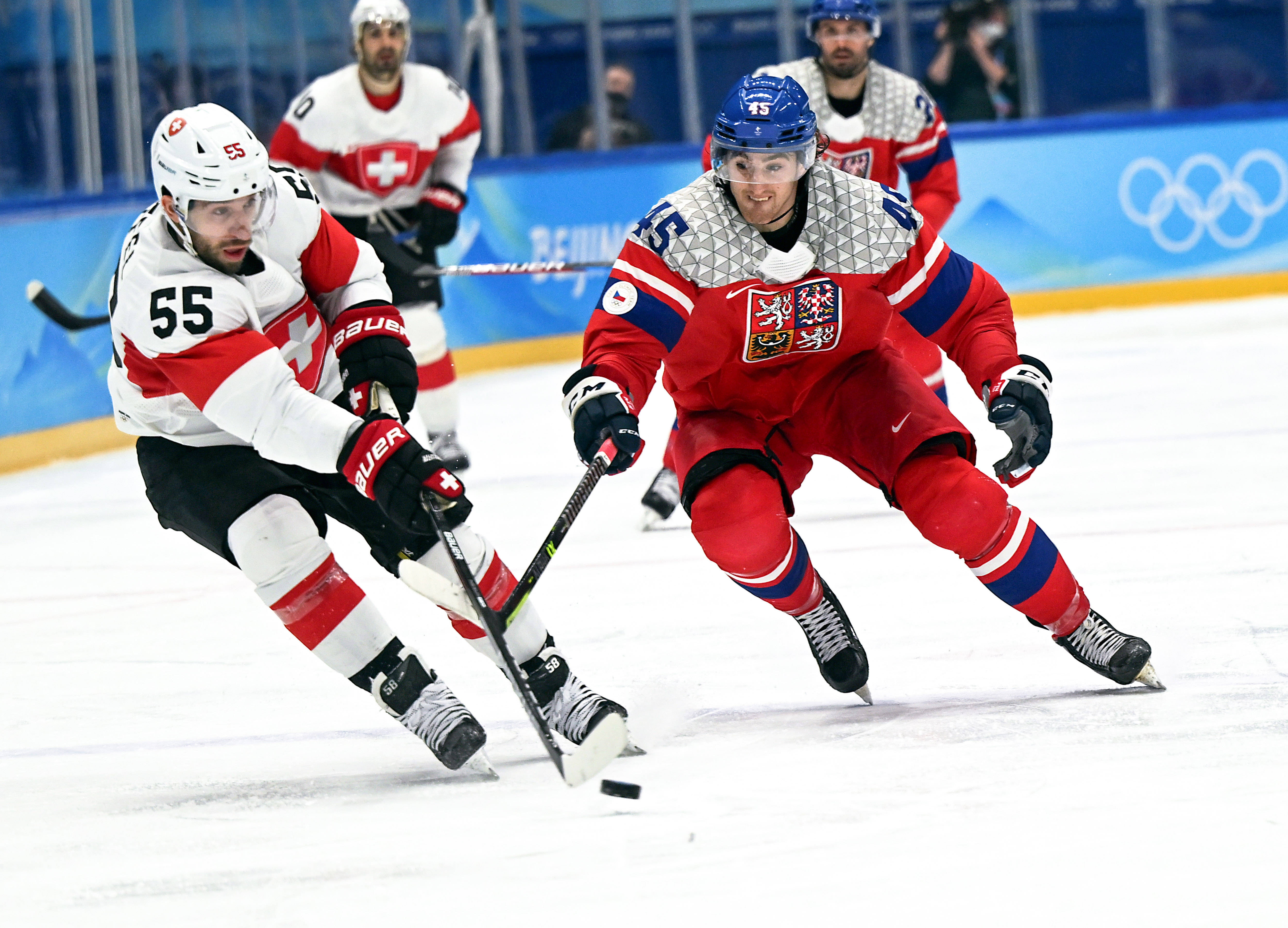 包含瑞士小胜丹麦，成功晋级半决赛的词条