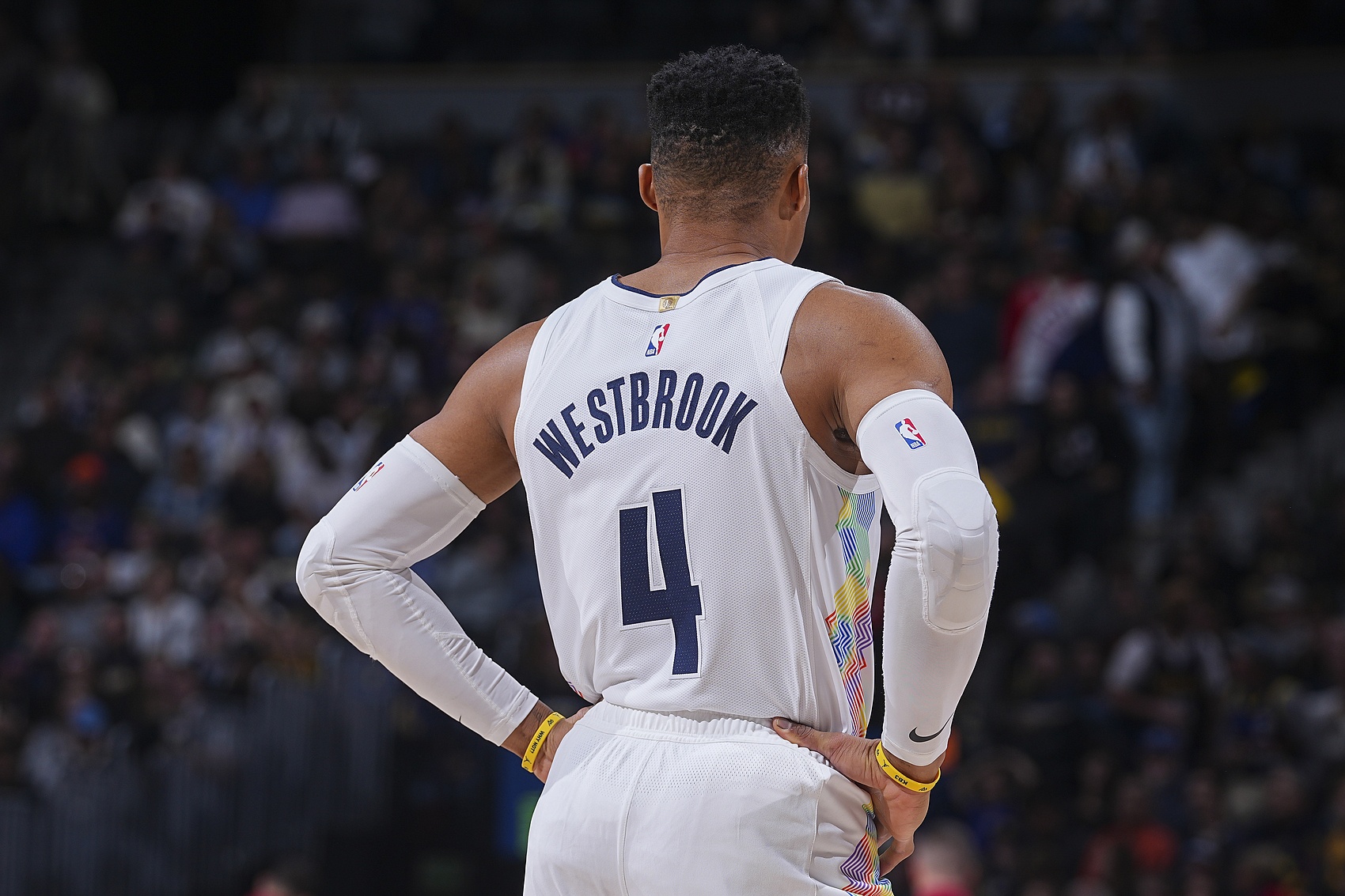 青岛队轻取掘金,库里高光表现的简单介绍 青岛队轻取掘金,库里高光表现的简单介绍